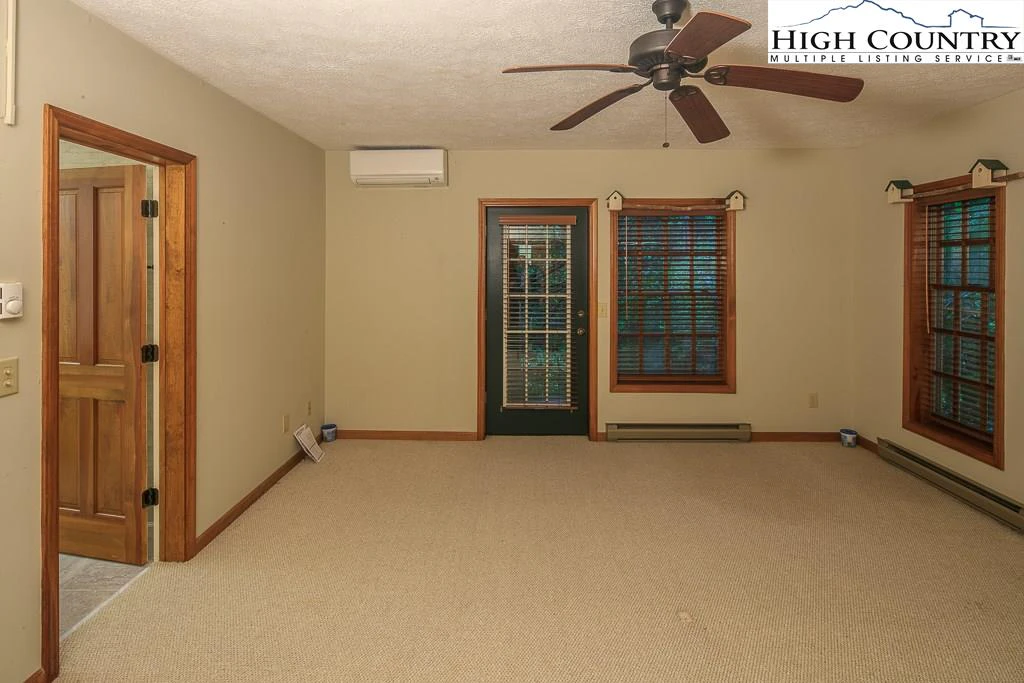 Image number 16 for the current listing