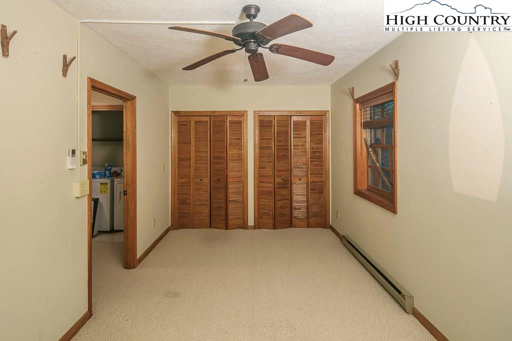 Image number 17 for the current listing
