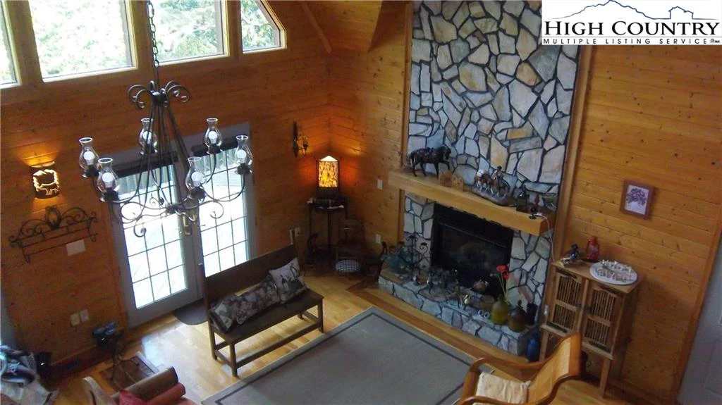 Image number 23 for the current listing