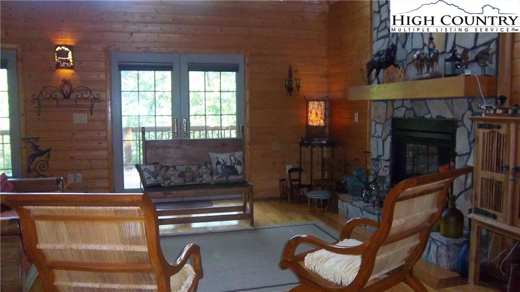 Image number 22 for the current listing
