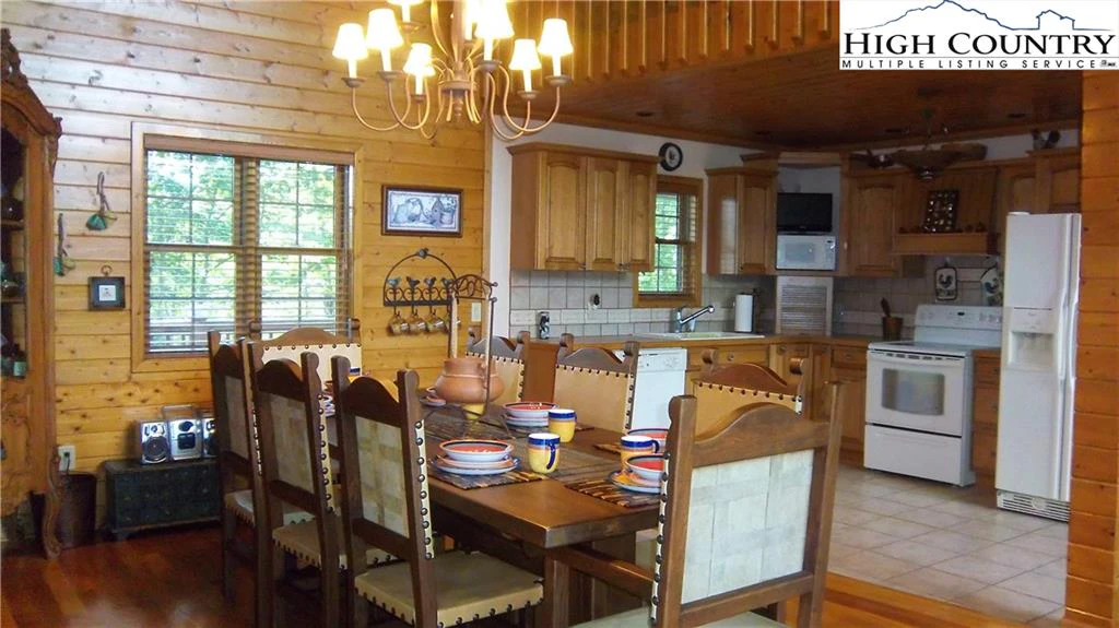 Image number 20 for the current listing