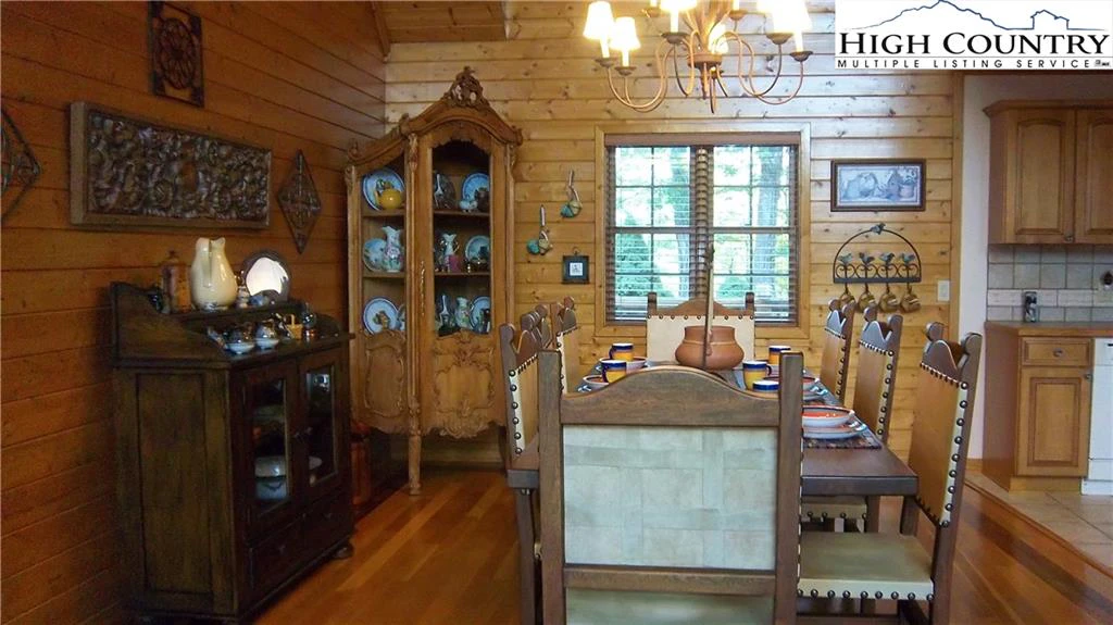 Image number 3 for the current listing