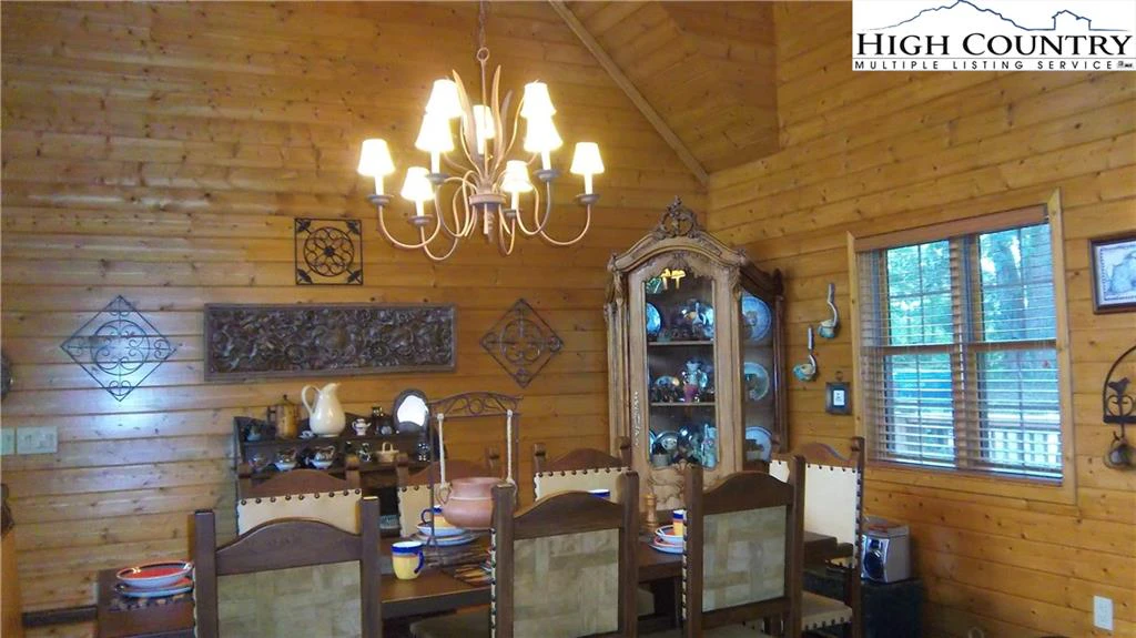 Image number 4 for the current listing