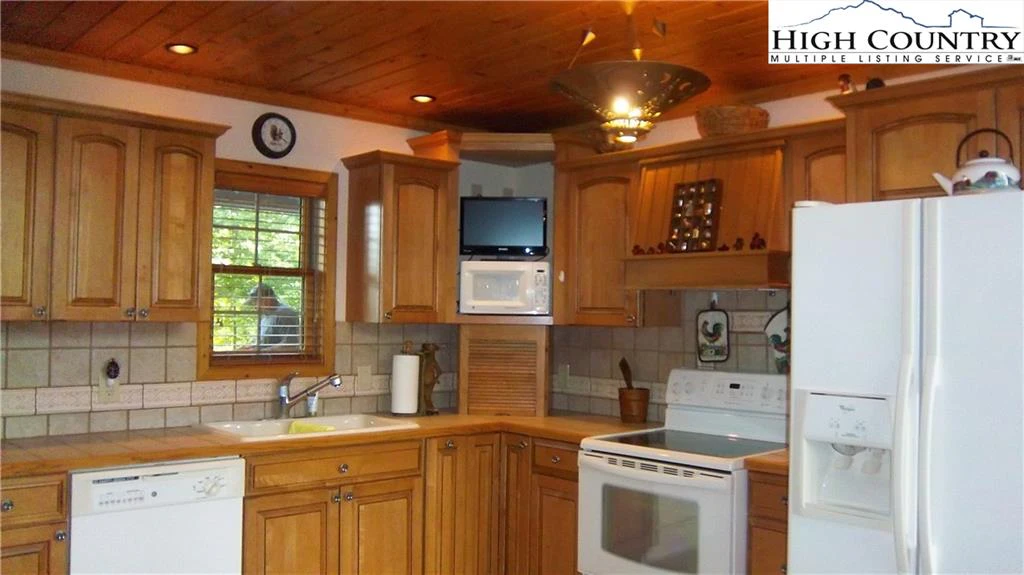 Image number 9 for the current listing
