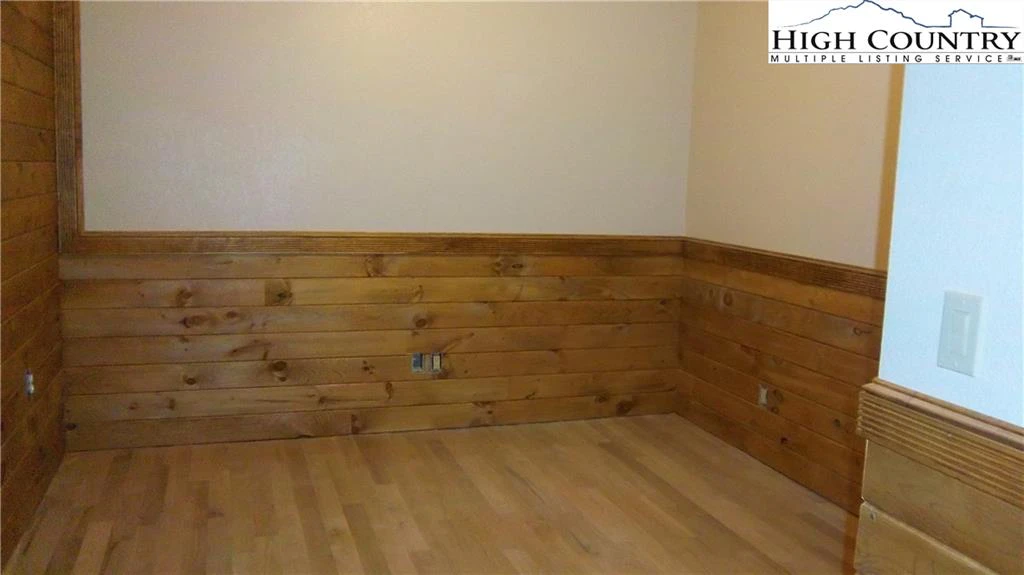 Image number 11 for the current listing