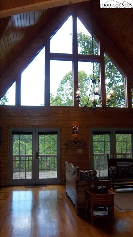 Image number 13 for the current listing