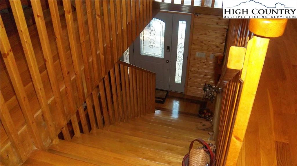 Image number 16 for the current listing