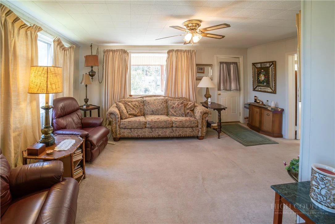 Image number 19 for the current listing