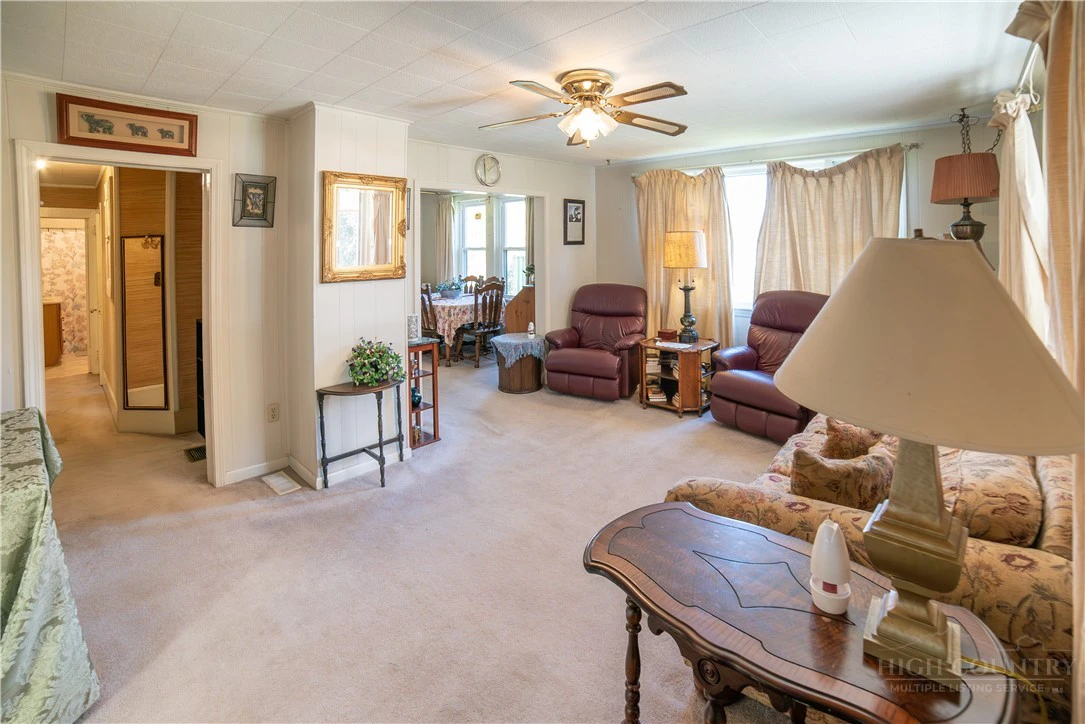 Image number 18 for the current listing