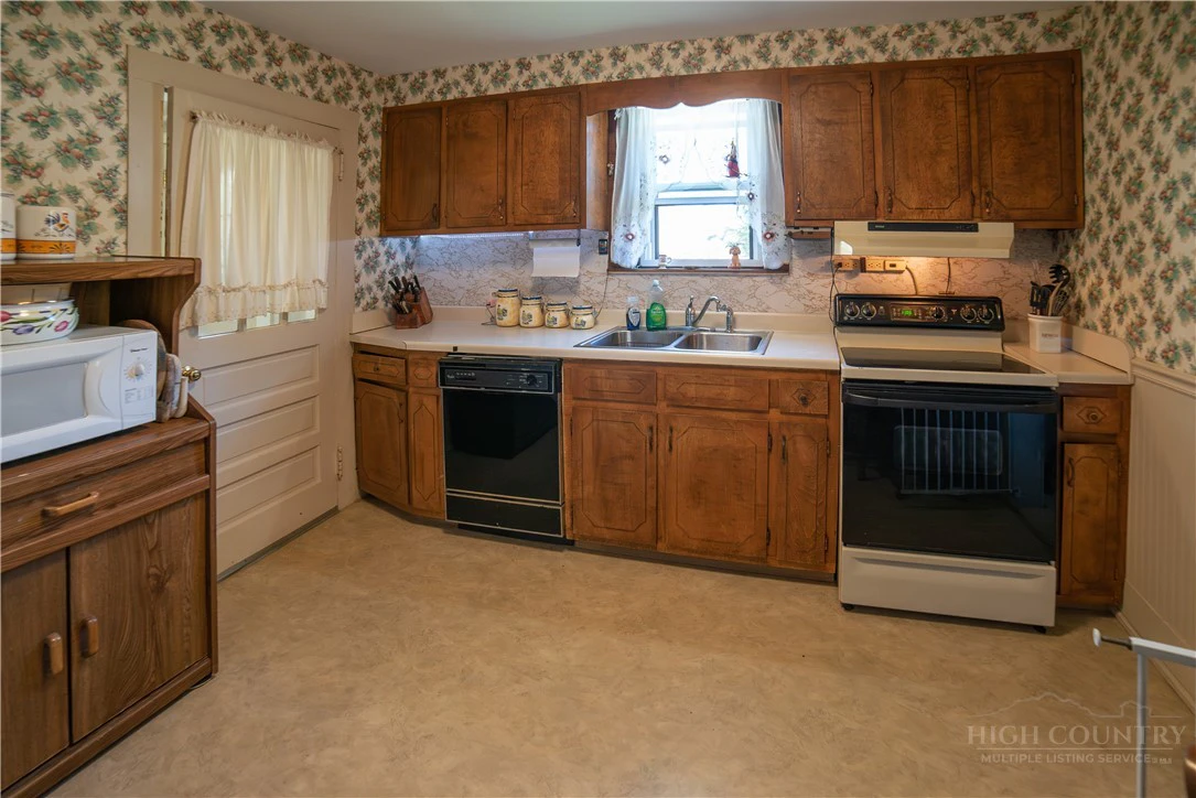 Image number 2 for the current listing