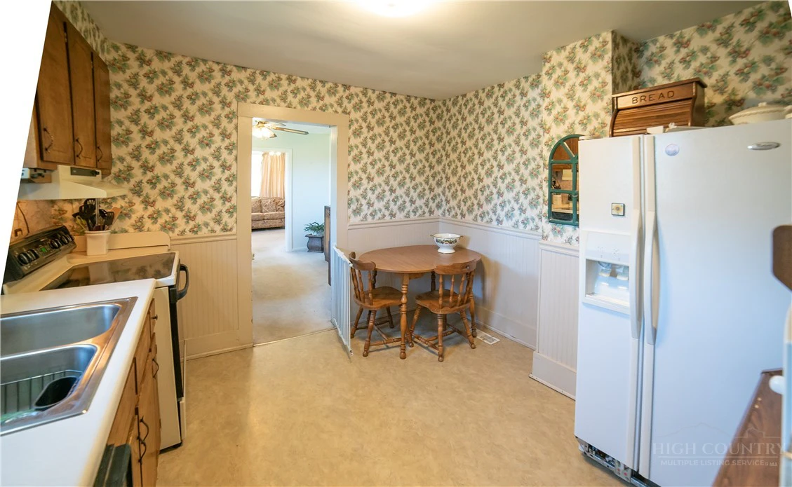 Image number 16 for the current listing