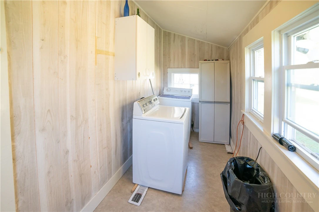 Image number 14 for the current listing