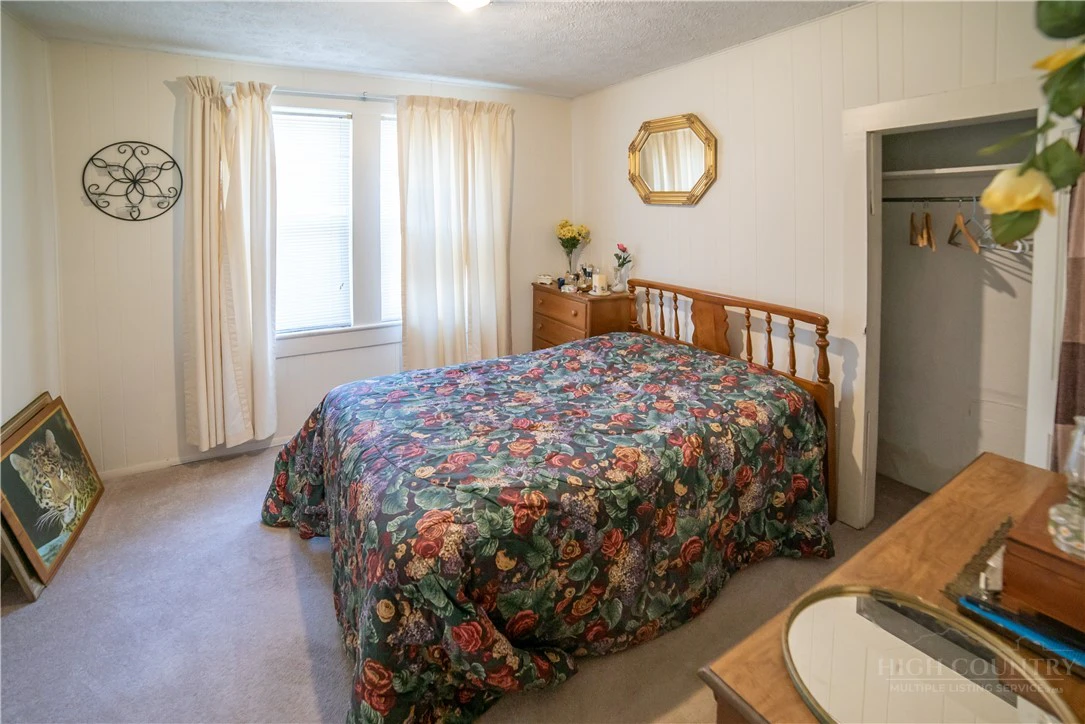 Image number 10 for the current listing