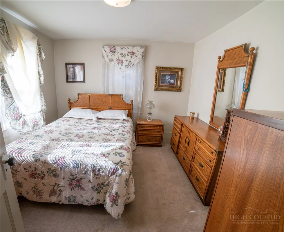 Image number 9 for the current listing