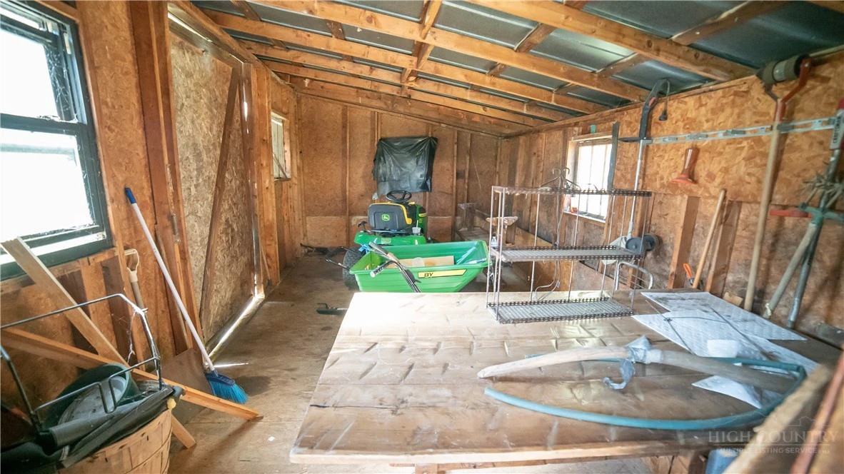 Image number 4 for the current listing