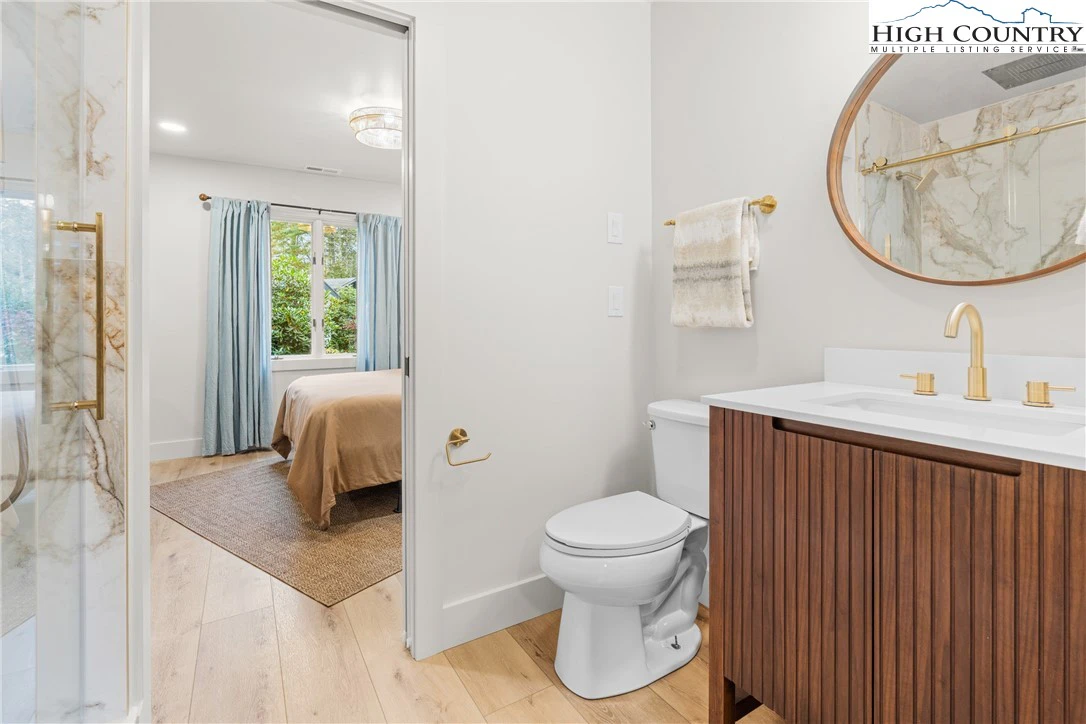 Image number 7 for the current listing