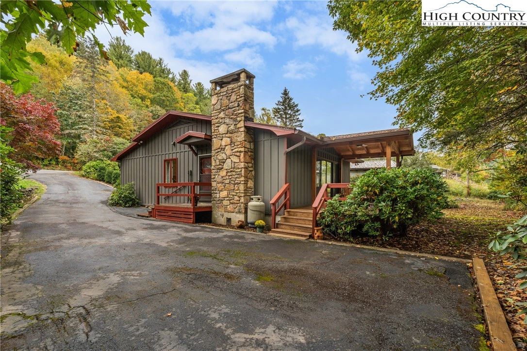 Image number 1 for the current listing