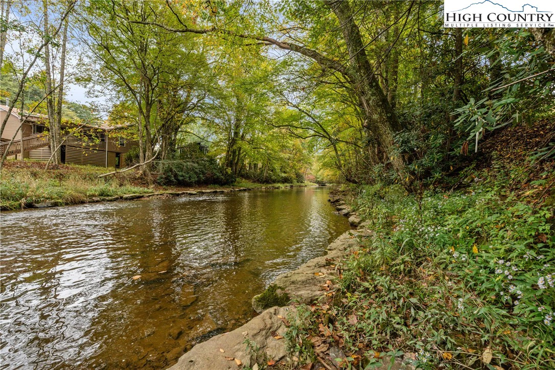 Image number 14 for the current listing