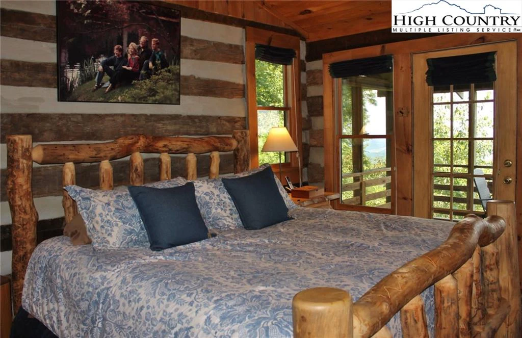 Image number 3 for the current listing