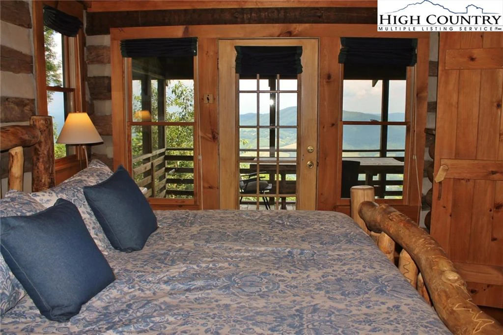 Image number 5 for the current listing