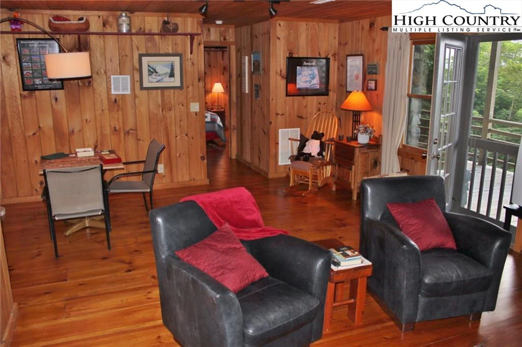Image number 7 for the current listing
