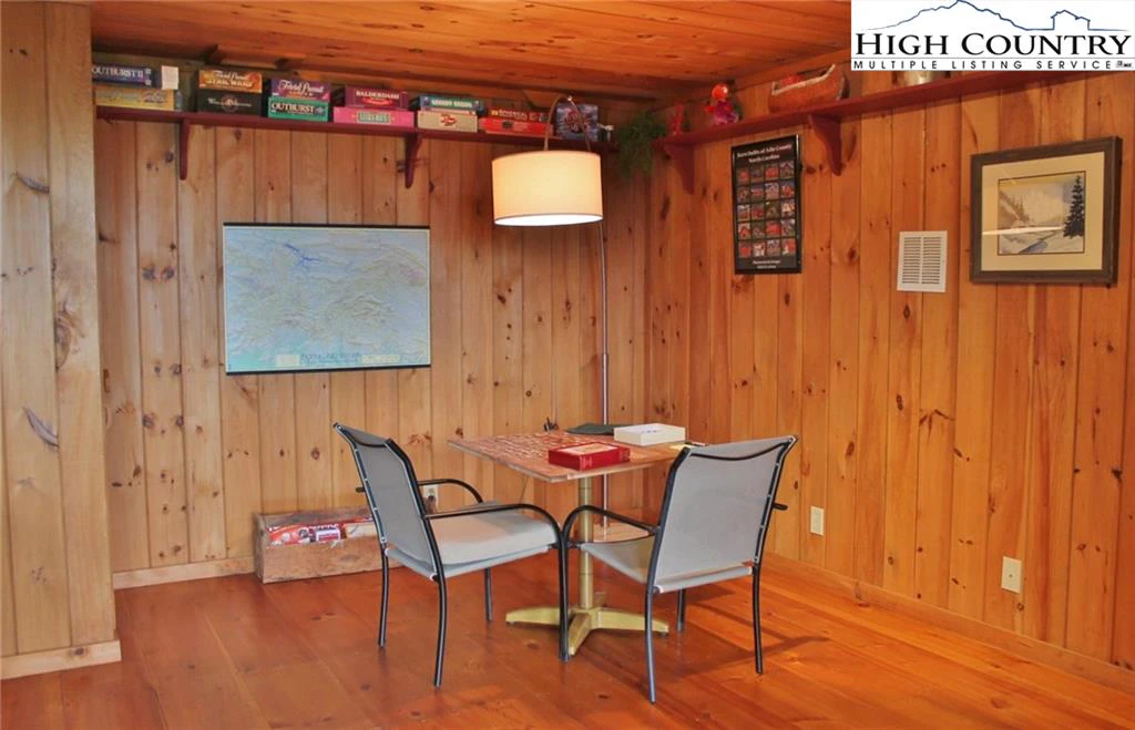 Image number 9 for the current listing