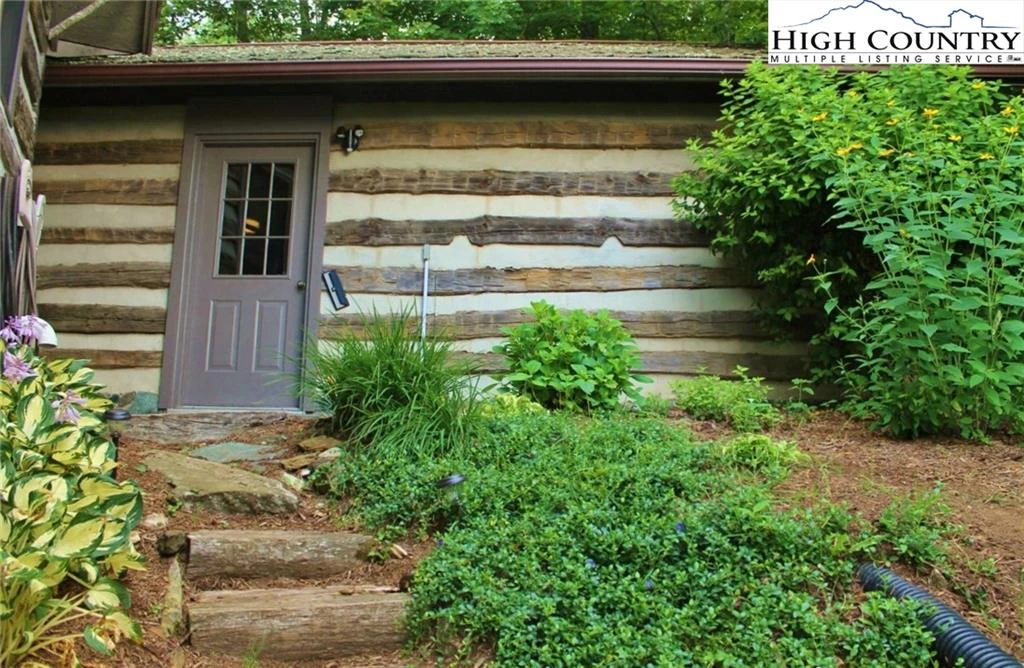 Image number 18 for the current listing
