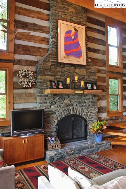 Image number 20 for the current listing