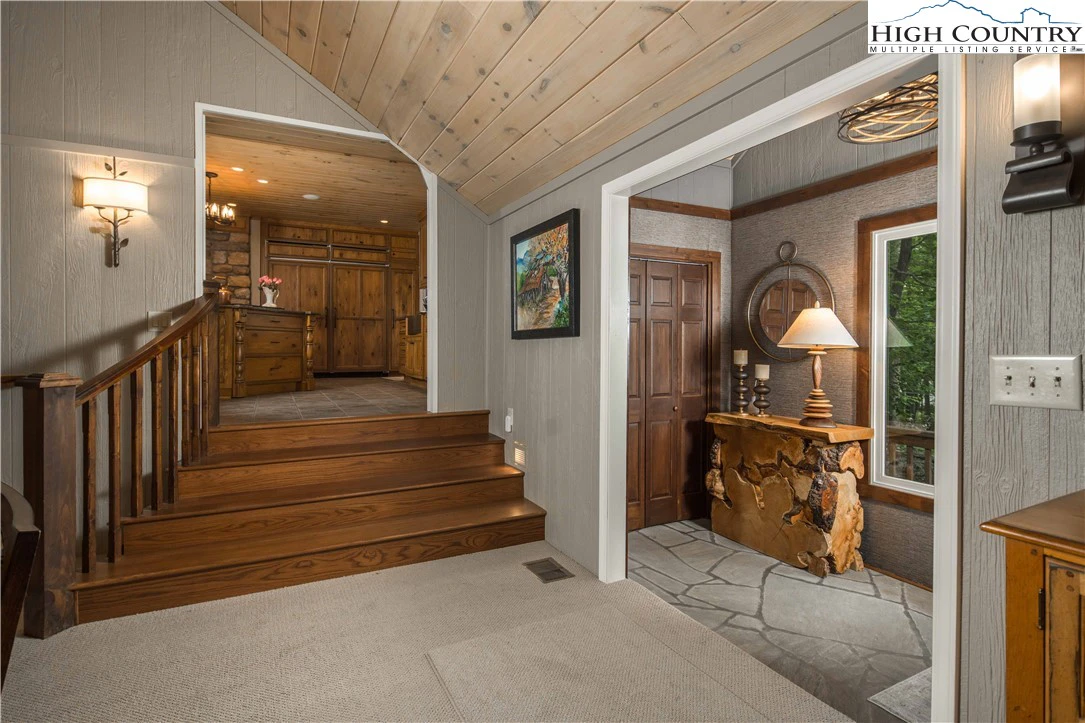 Image number 21 for the current listing