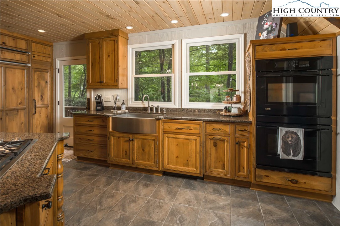 Image number 19 for the current listing