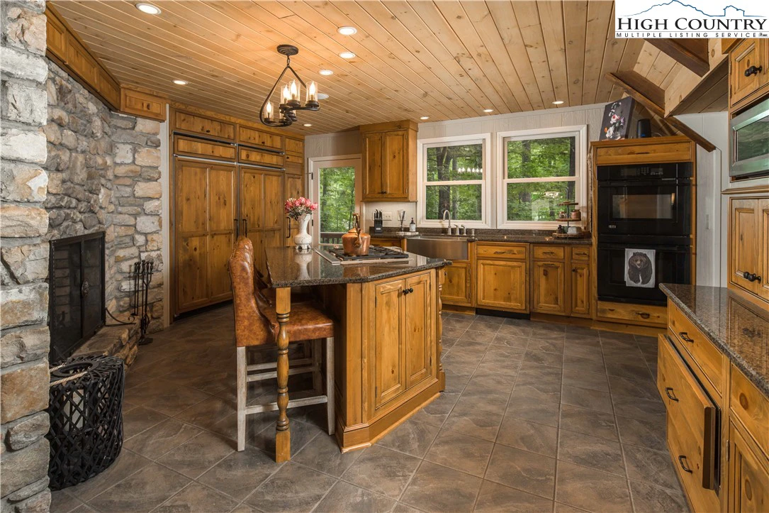 Image number 18 for the current listing