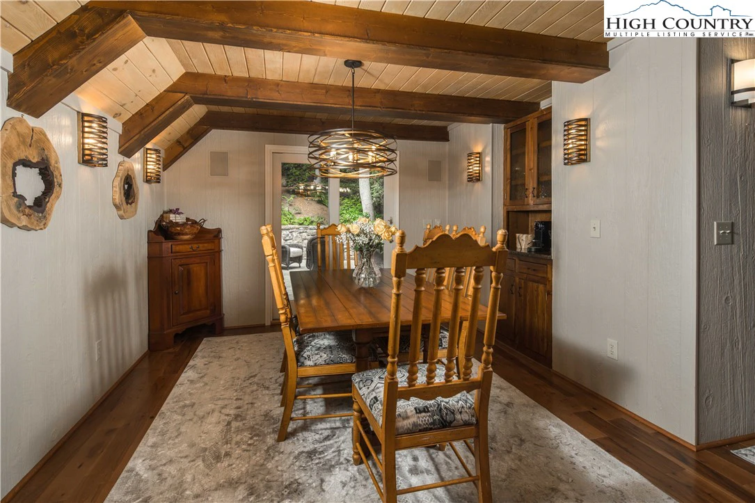 Image number 16 for the current listing