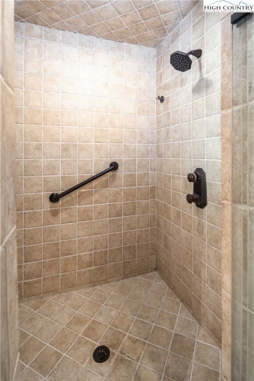 Image number 9 for the current listing