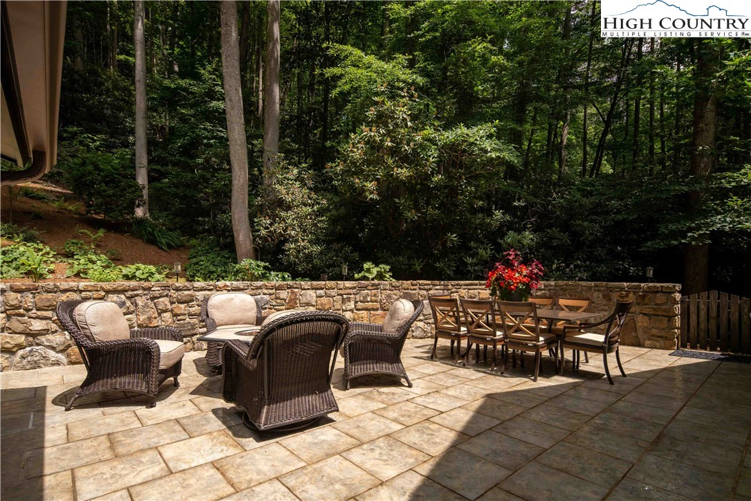 Image number 5 for the current listing
