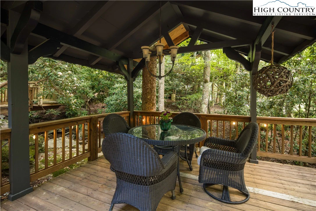 Image number 3 for the current listing