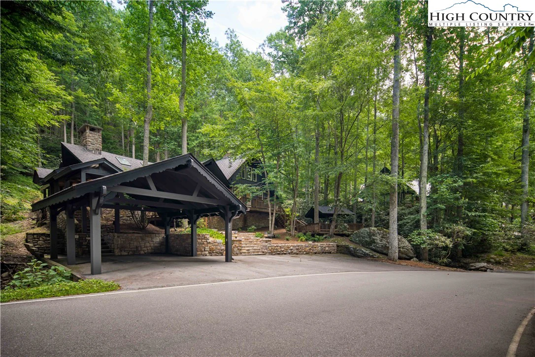 Image number 1 for the current listing