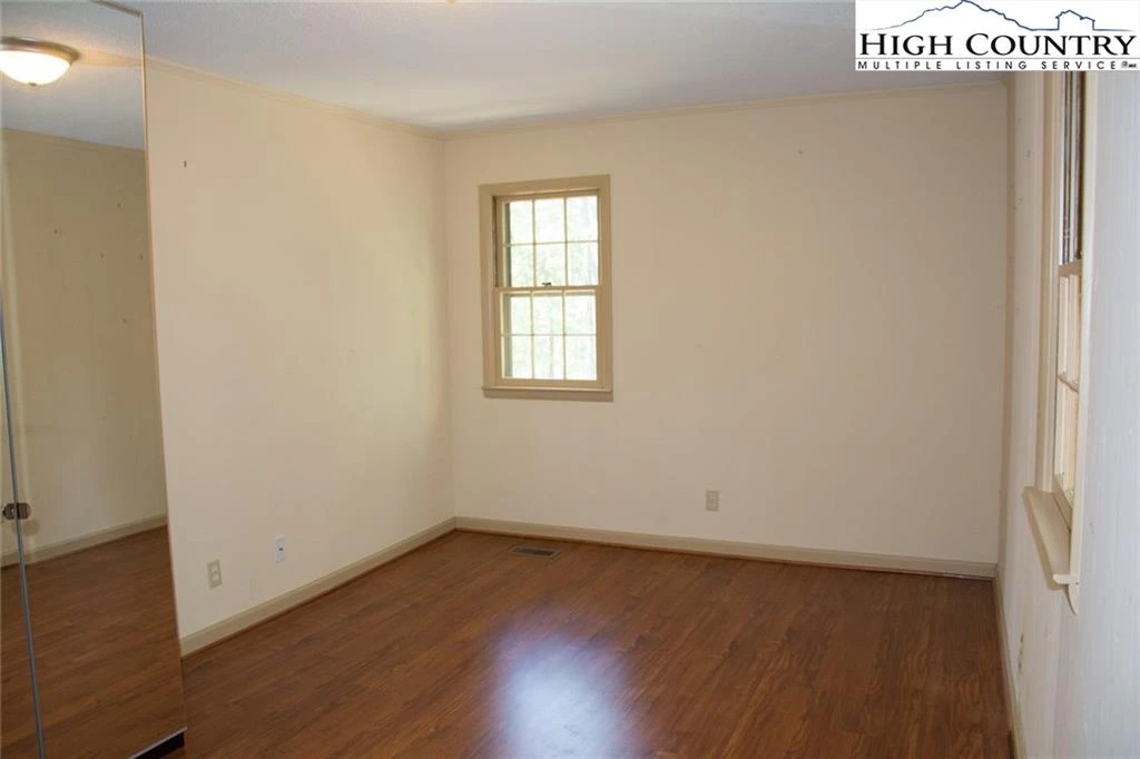 Image number 10 for the current listing