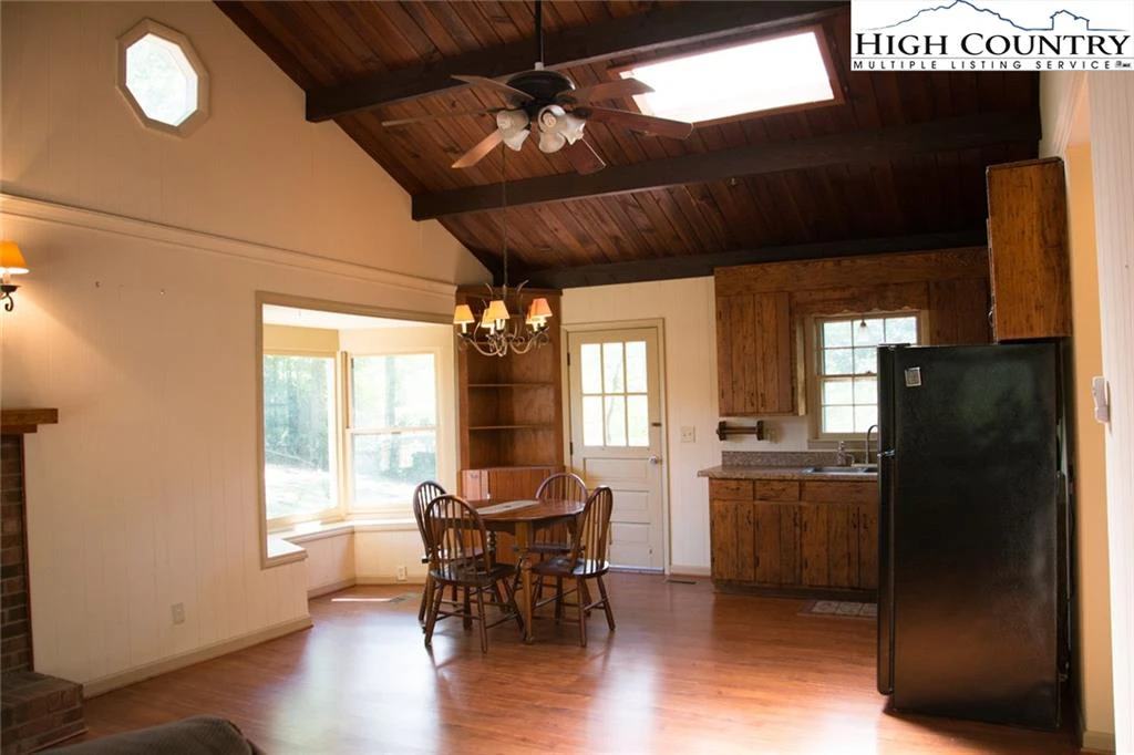 Image number 16 for the current listing