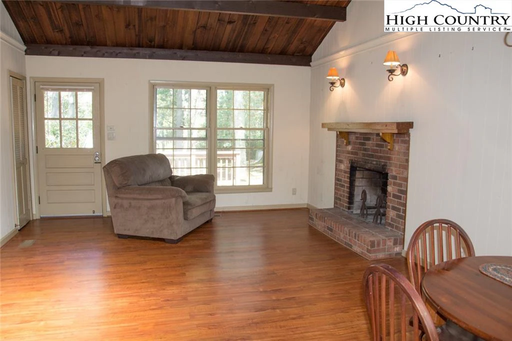 Image number 15 for the current listing