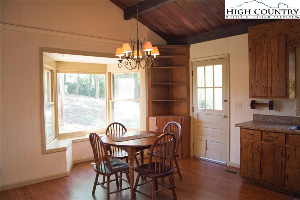 Image number 13 for the current listing