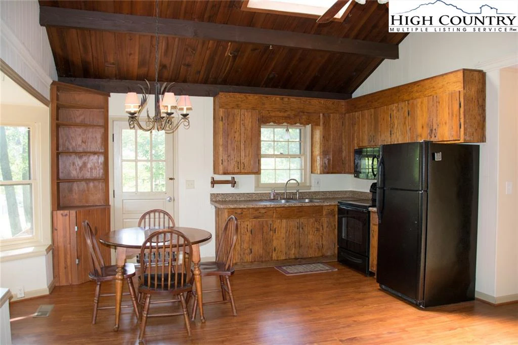Image number 2 for the current listing
