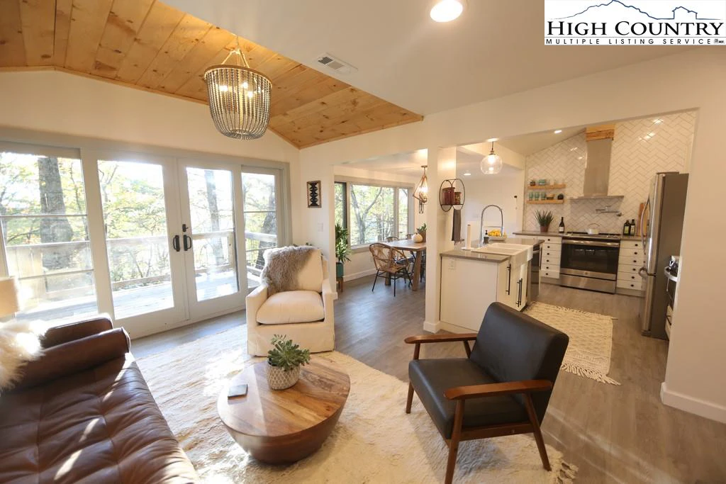 Image number 1 for the current listing