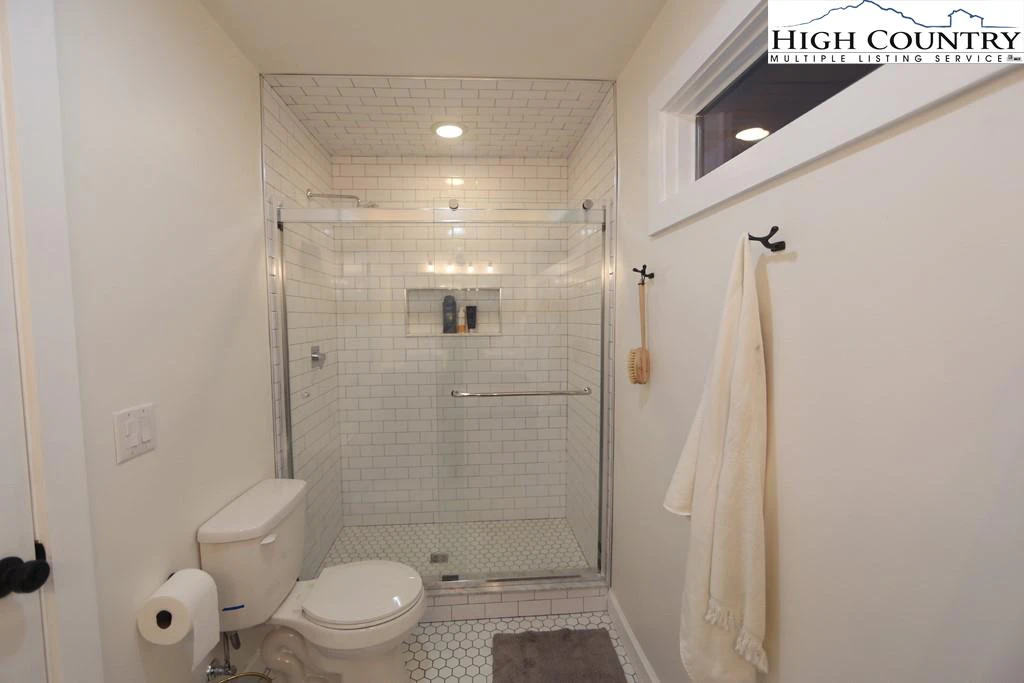 Image number 4 for the current listing