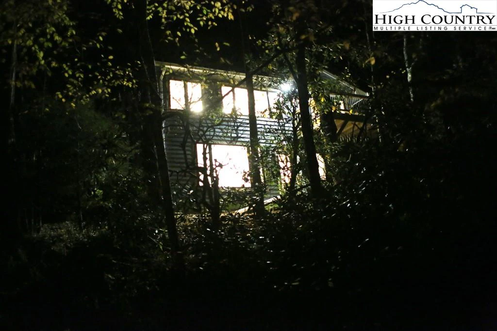 Image number 19 for the current listing