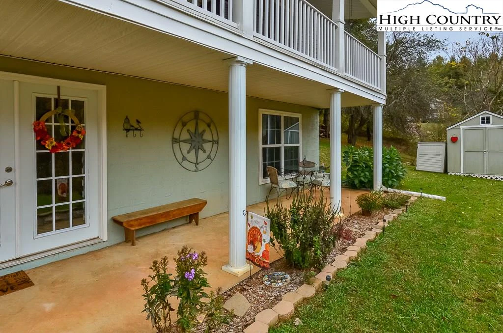 Image number 11 for the current listing