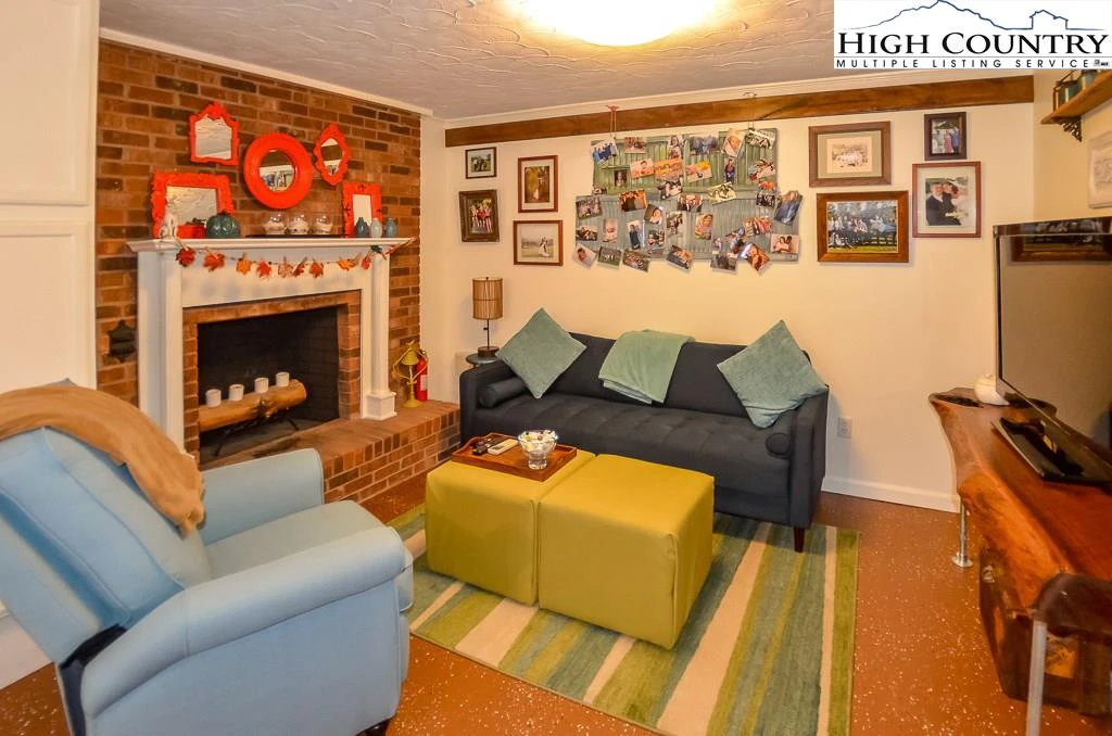Image number 9 for the current listing
