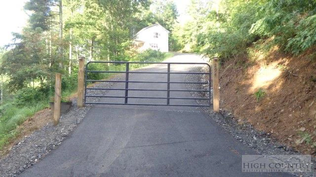 Image number 2 for the current listing