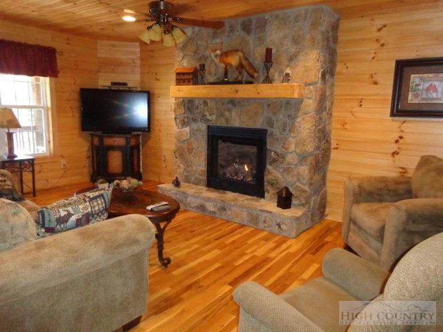 Image number 10 for the current listing