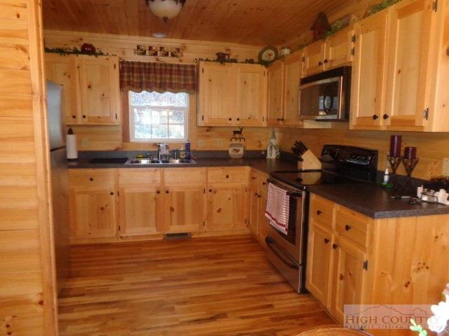 Image number 8 for the current listing