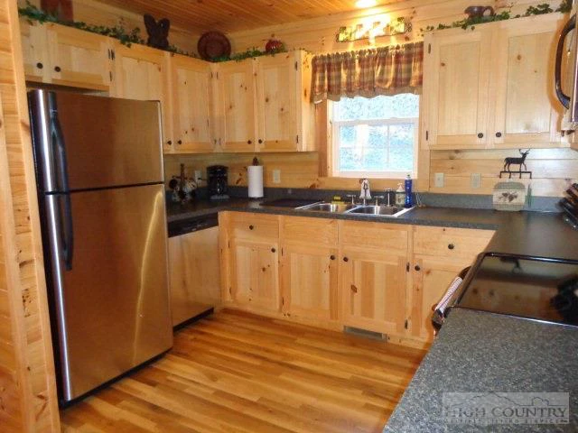 Image number 7 for the current listing